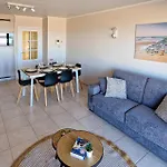 Front In Apartament *